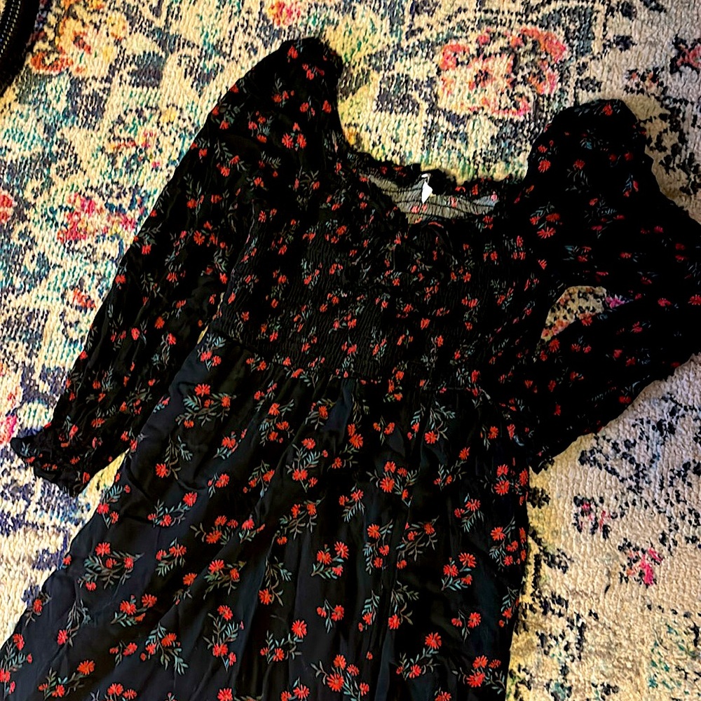 American Eagle Outfitters; Black & Red Floral Maxi Dress. Sz:L - Slit-Hemline